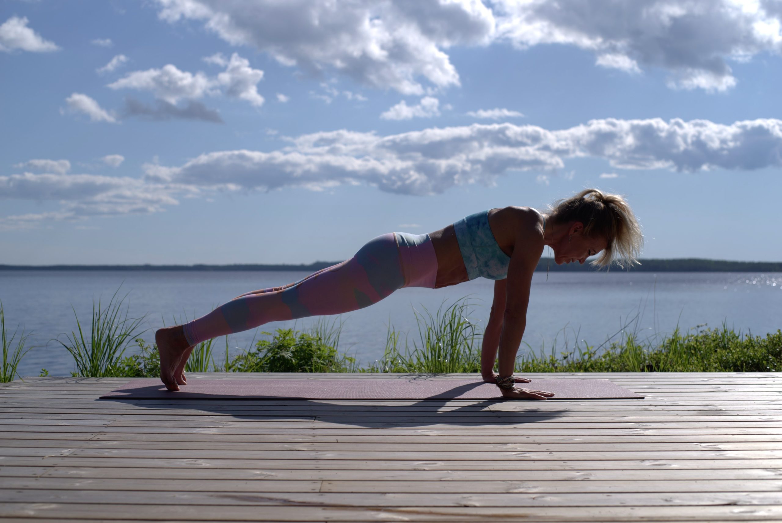 woman core exercise