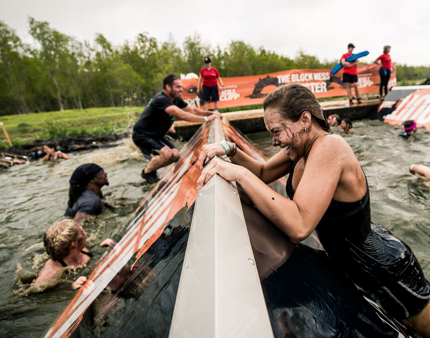 Participants clinging in to the platform