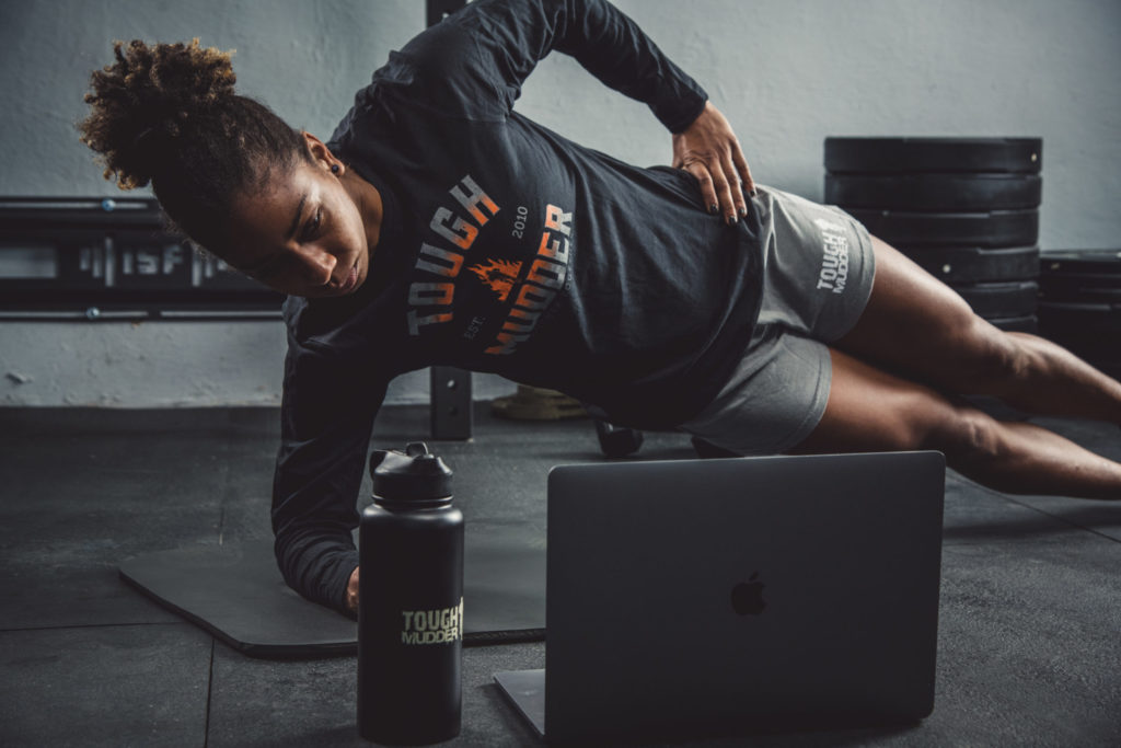 woman side plank core